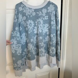 Women’s Time and Tru Blue Floral Sweatshirt Top